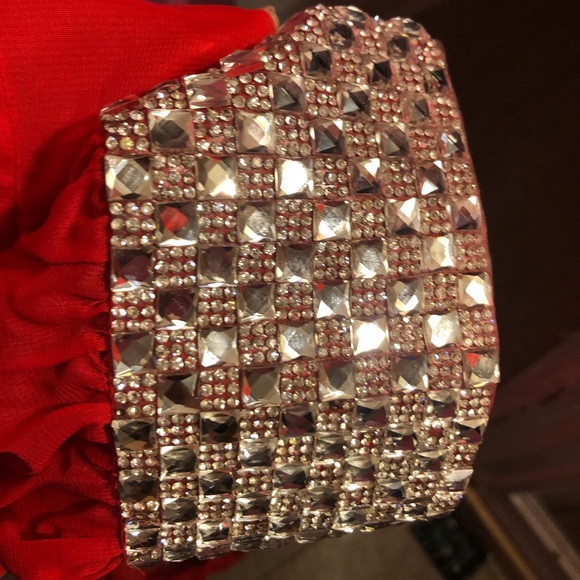 Adorable red blouse - Picture 2 of 6